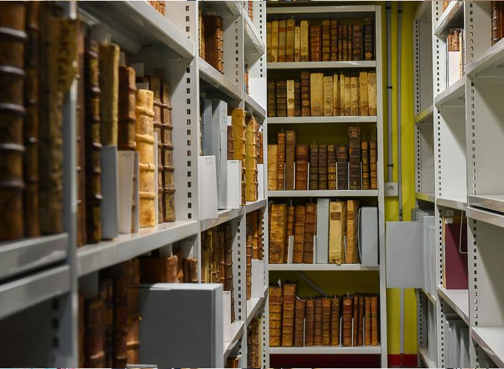 À LA DECOUVERTE DES RÉSERVES DE LA BIBLIOTHÈQUE