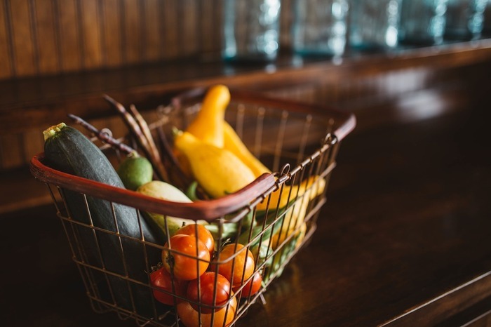 Situé en plein centre ville en face de l'Église, à deux pas de la pharmacie, de la poste et de la médiathèque, ce marché dominical vous propose de quoi vous approvisionner pour toute la semaine !