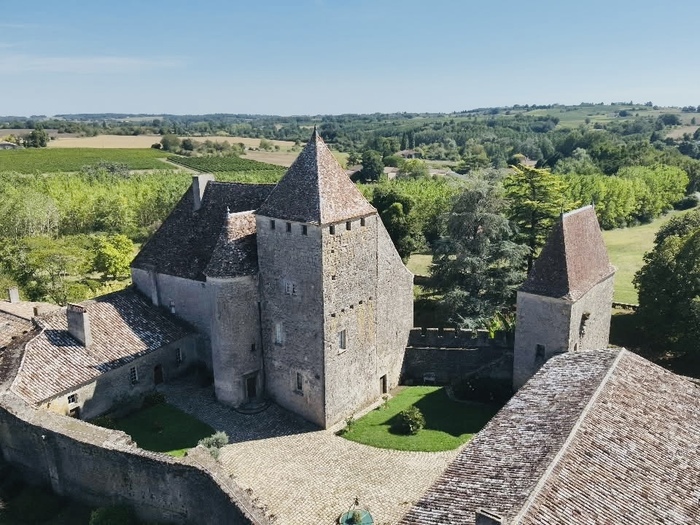 Visite guidée du château de Lavison du XIIIème siècle intérieur et extérieur
