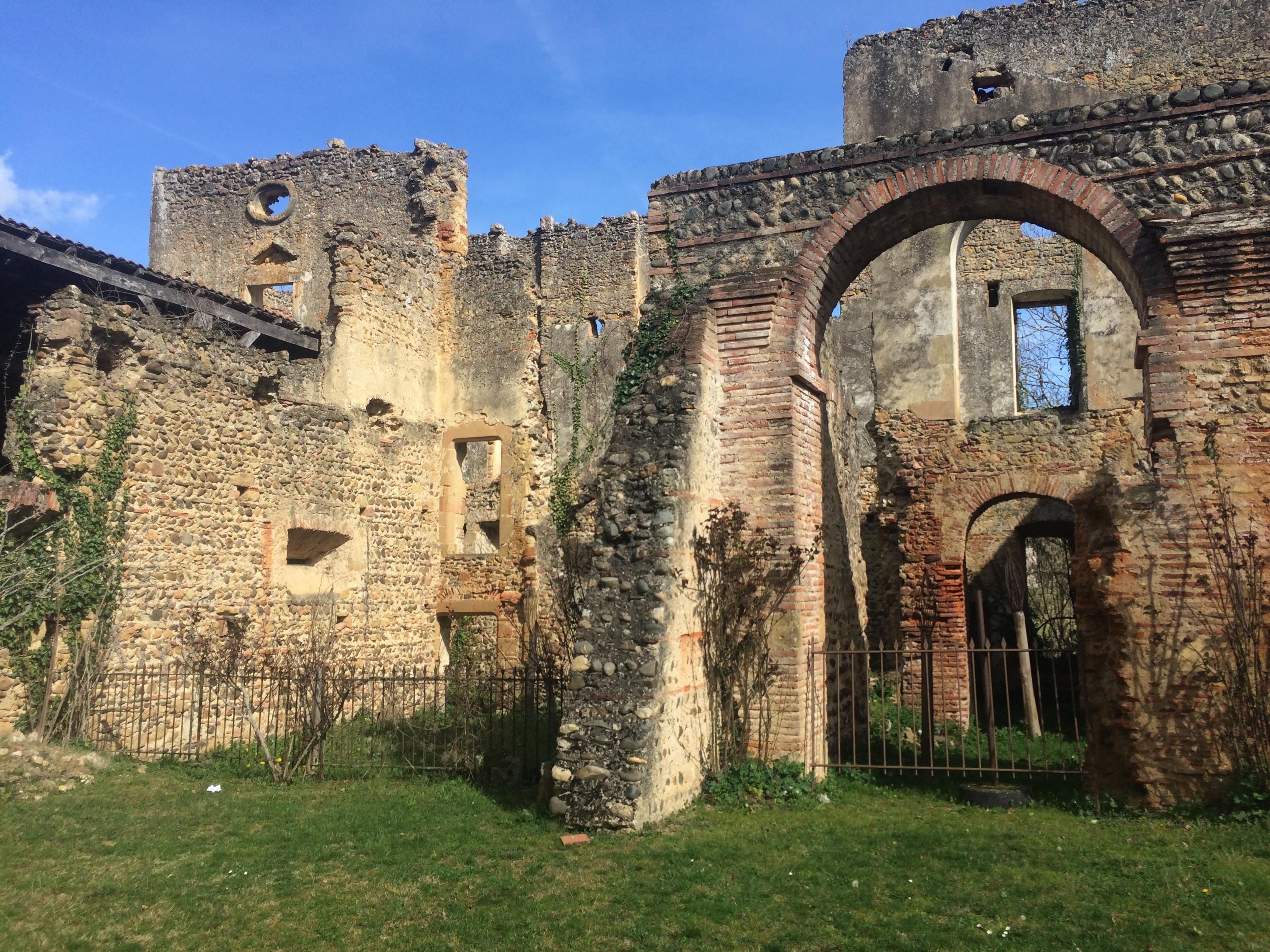 Le patrimoine en danger : visites guidées thématiques et médiations autour du chantier d'insertion et de la restauration de l'abbaye