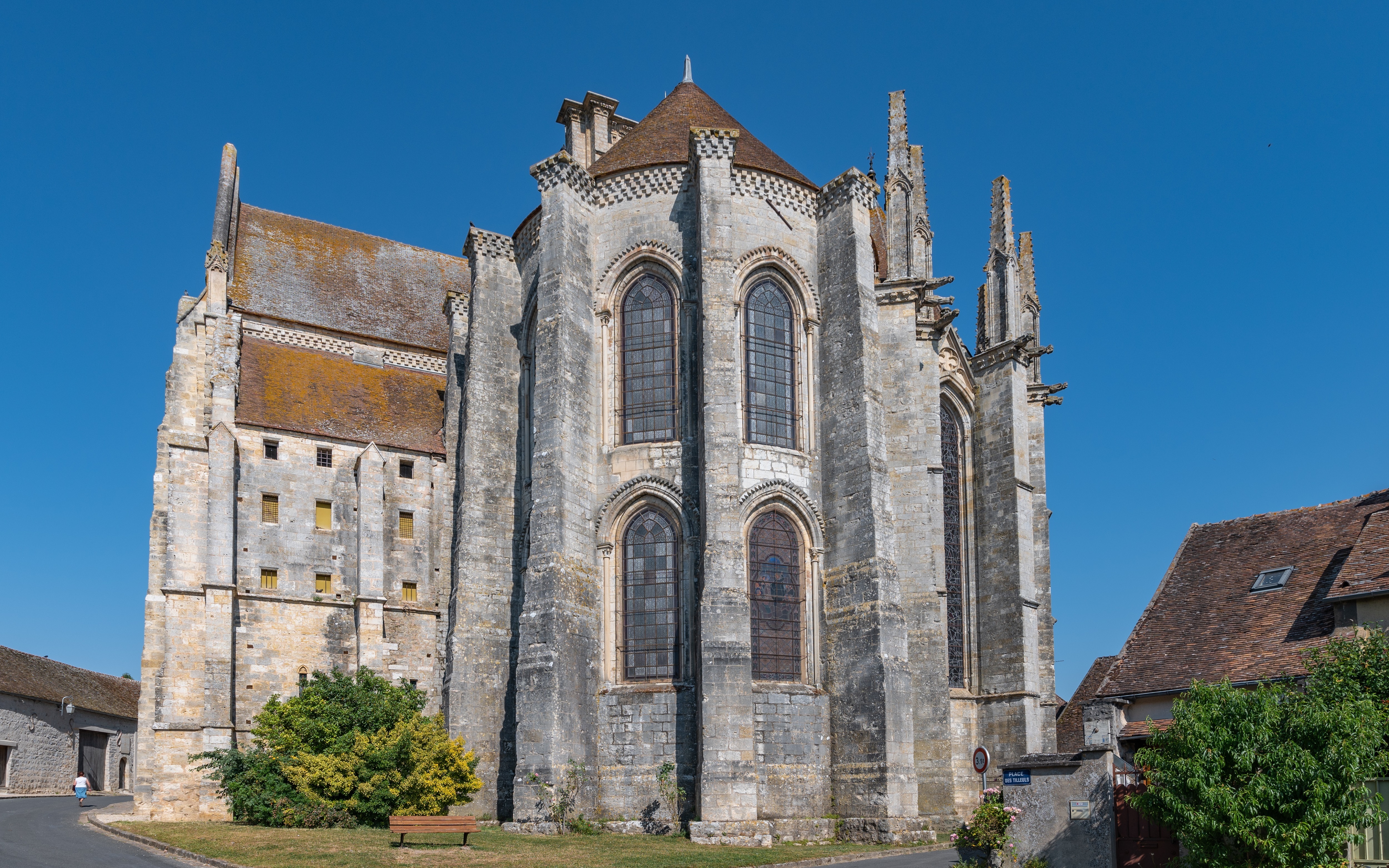 Larchant : découverte de l'Église Saint Mathurin au XIIIe siècle avec support numérique