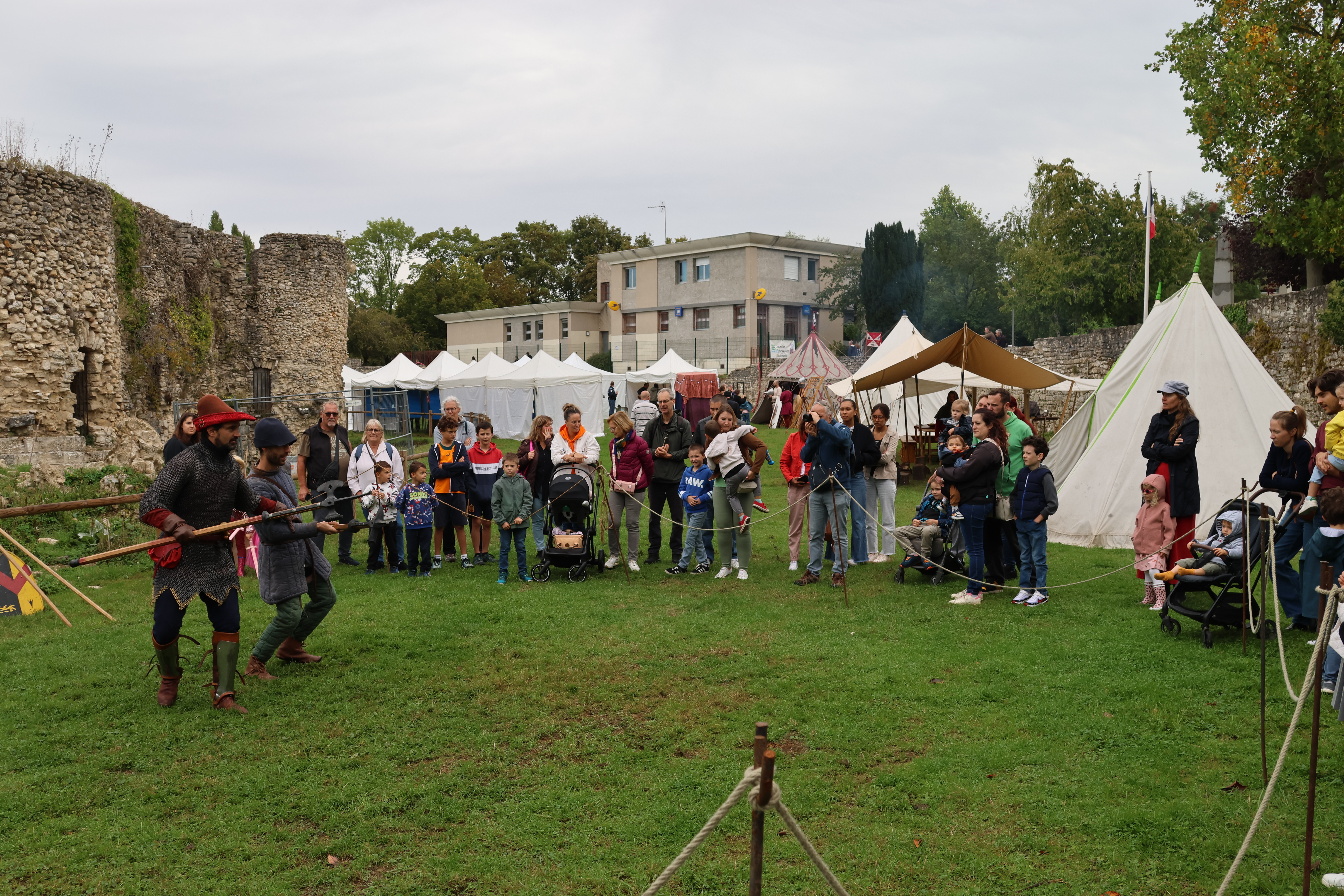 Reconstitution d'un campement militaire médiéval