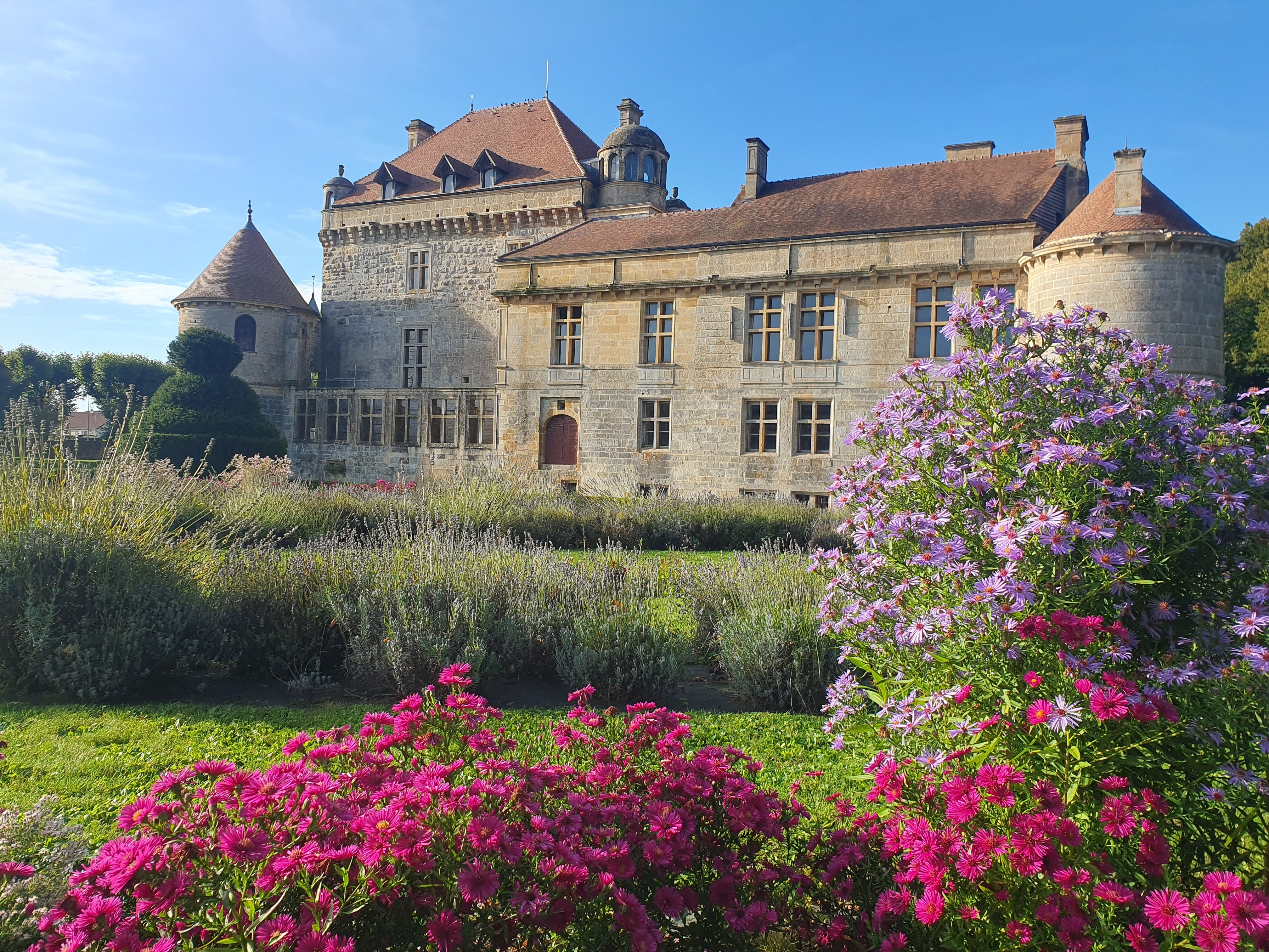 Visitez un château du XVIe siècle et ses jardins avec un guide