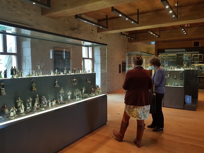 Visite guidée : De verre et de faïence, mille éclats au musée