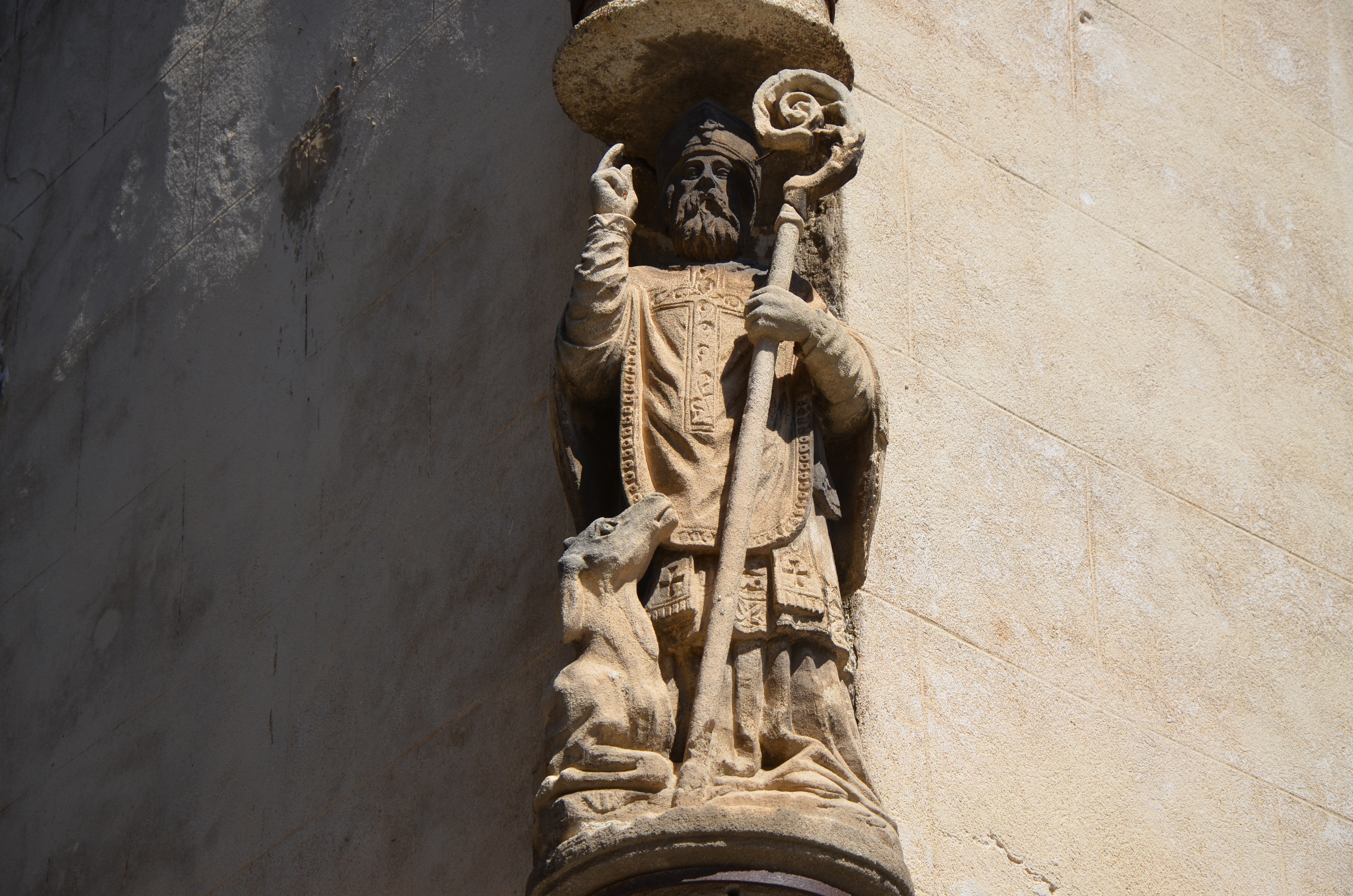 Visite commentée : entre histoires et légendes, Saint-Gilles vous dévoile ses mystères, par Nîmes Tourisme.