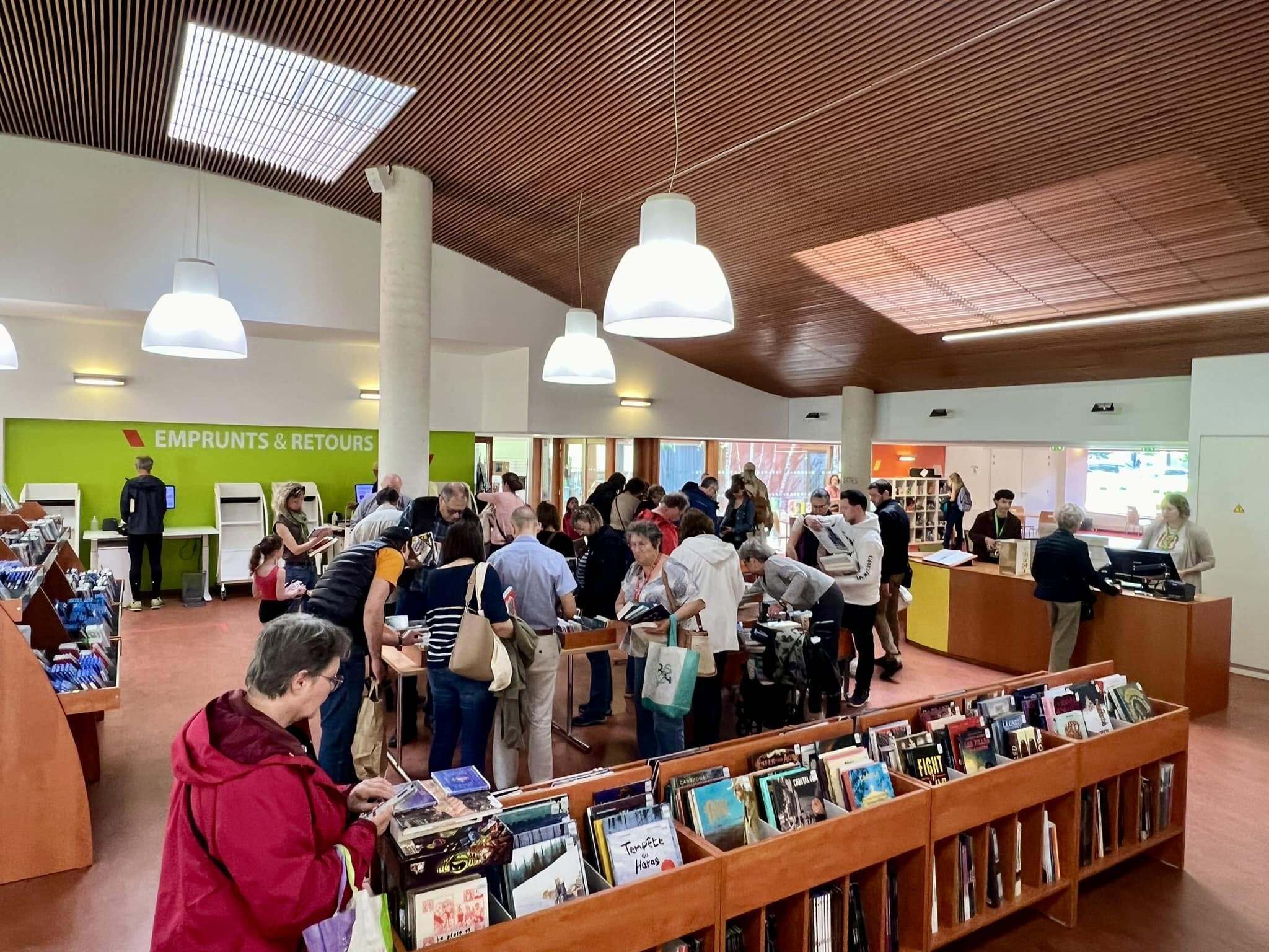 Vente de documents retirés des collections : tout à 1 € !