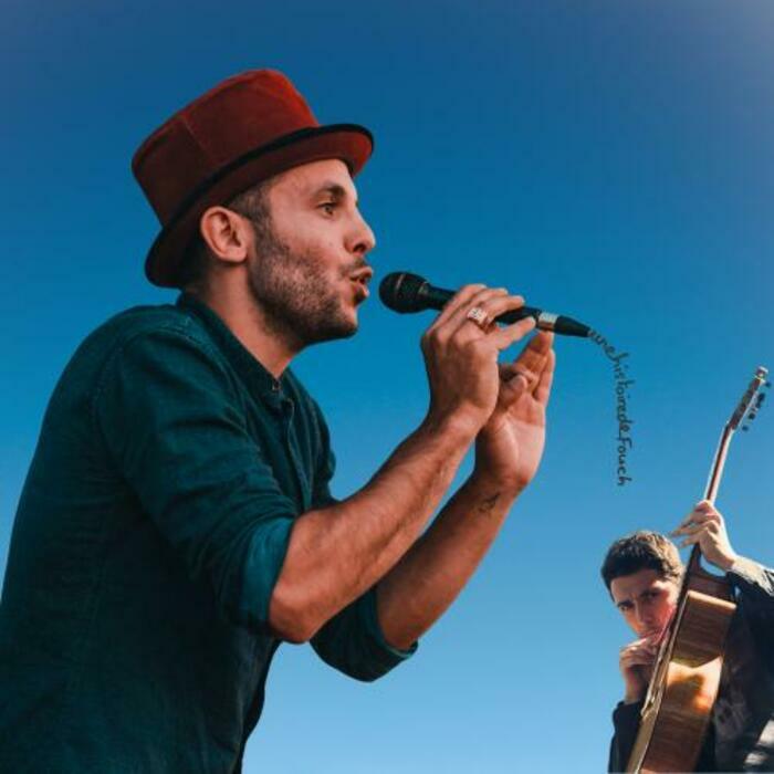 FLORENTIN FOUCHFlorentin Fouch et Simon Depys forment un duo atypique où l'écriture rencontre l'improvisation. Les chansons débordantes de jeux de mots, et de rythmes singuliers se mêlent à des mo ...