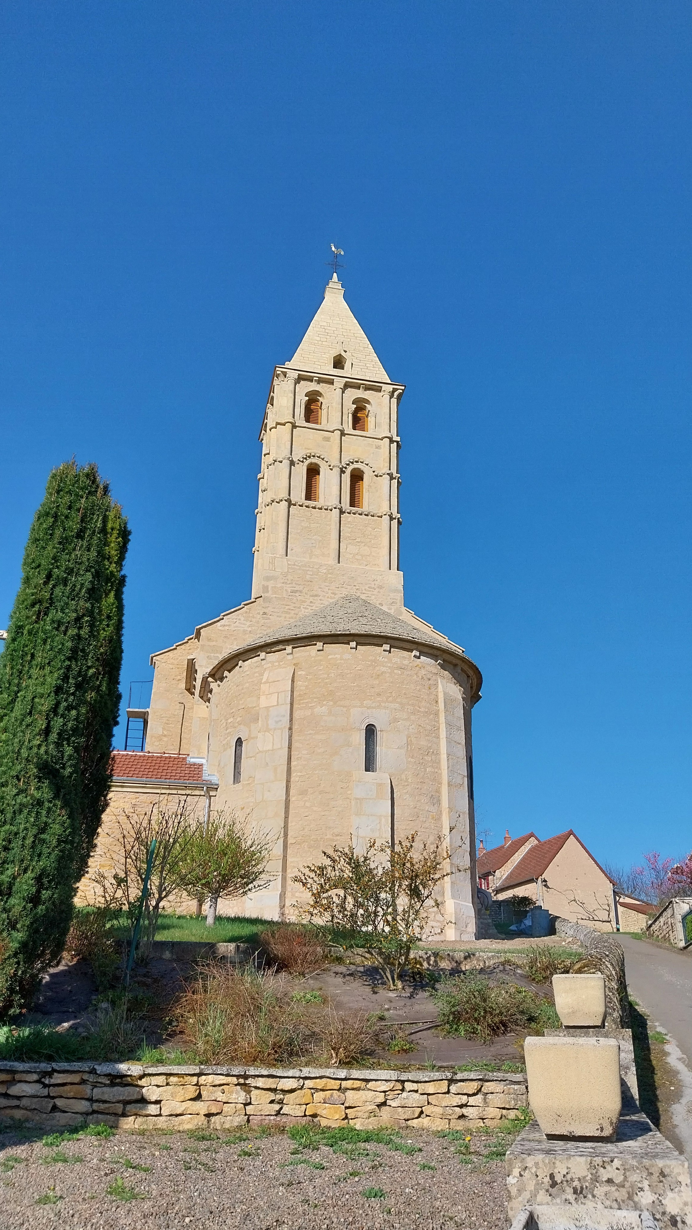 Visite de l'église romane du XII ème siècle dédiée à Saint Martin à Vareilles