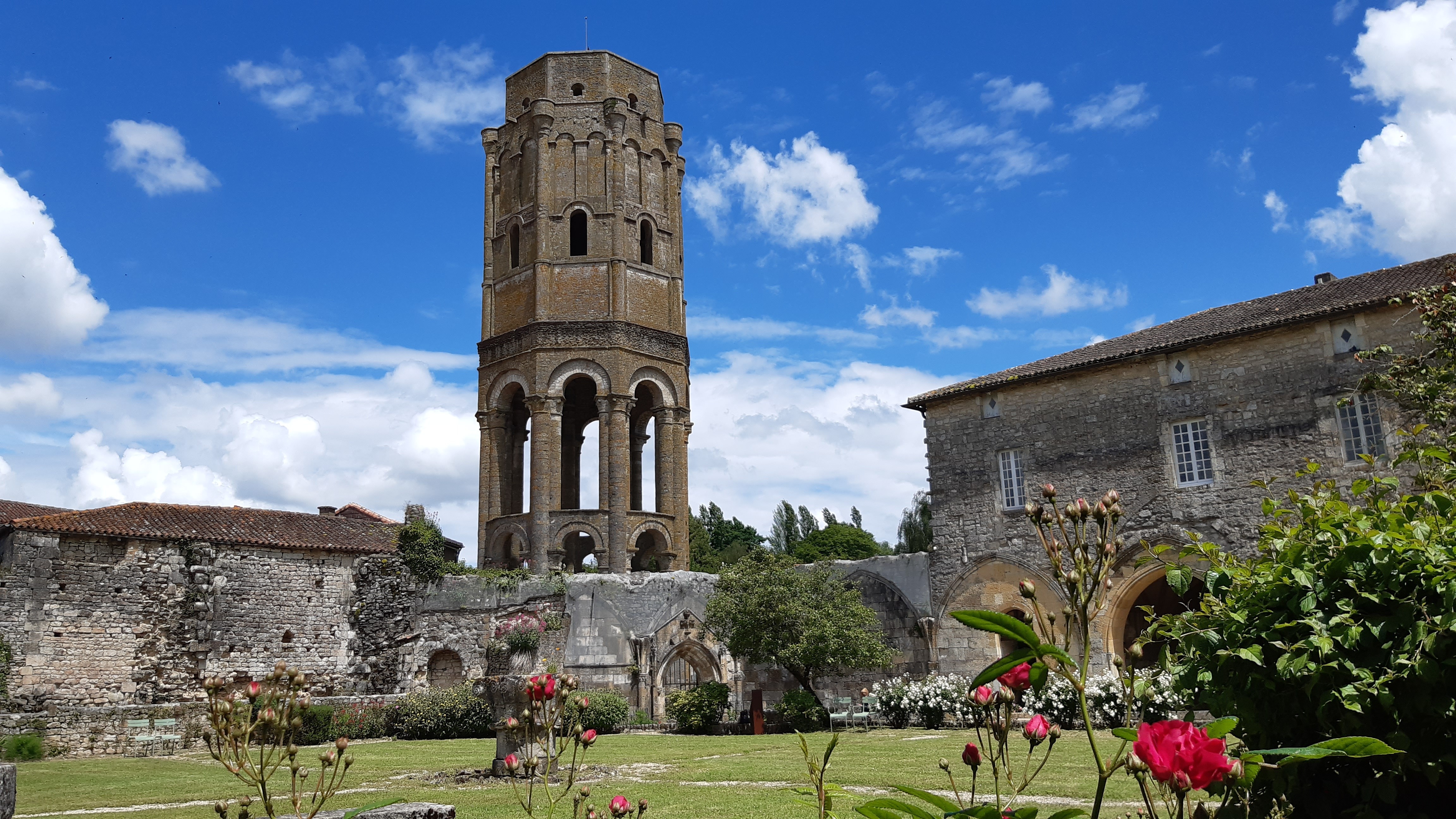 À la (re)découverte de l'abbaye Saint-Sauveur de Charroux