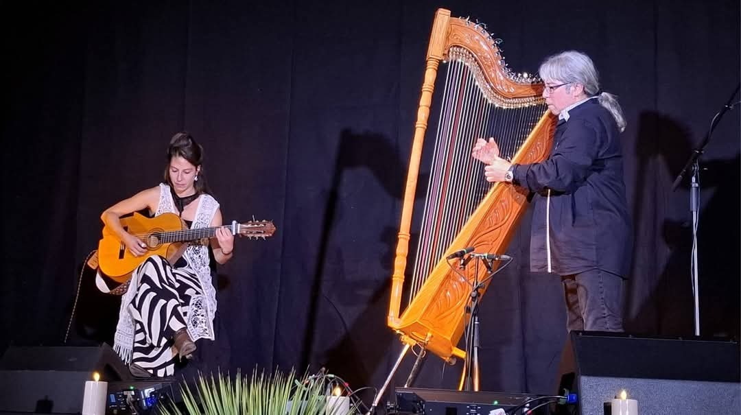 Duo Ledesma – Ismaël Ledesma (harpe paraguayenne) et sa fille Lena (guitare, voix)