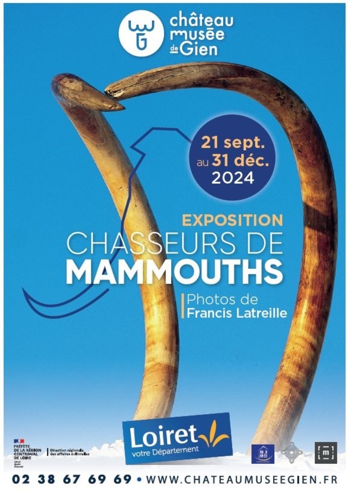 Exposition photographique des mammouths, rhinocéros, chevaux, bisons, élans sortis intacts des glaces de la Sibérie.