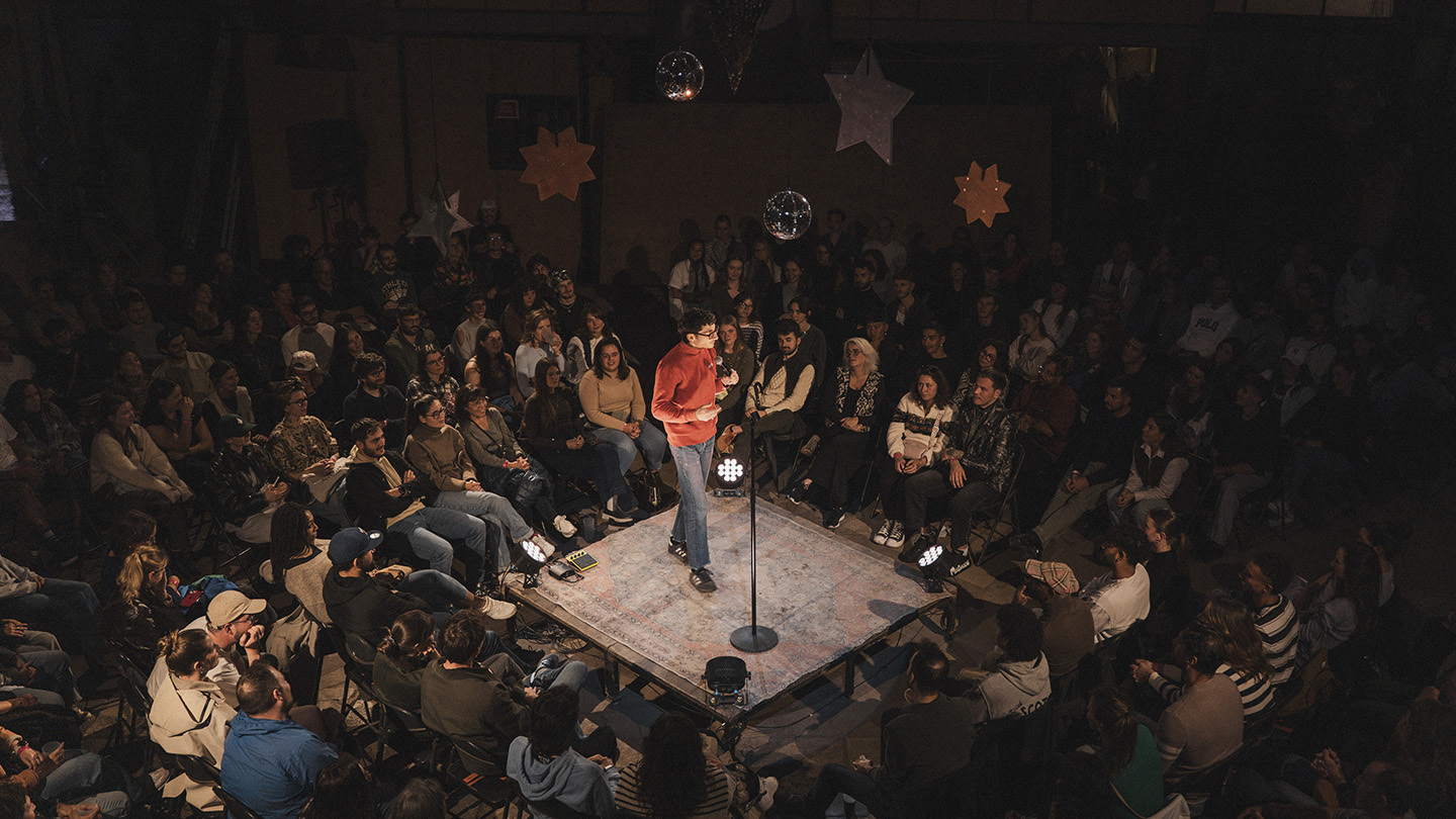 STAND-UP COMEDY CLUB  • Brio - Léo Dumon