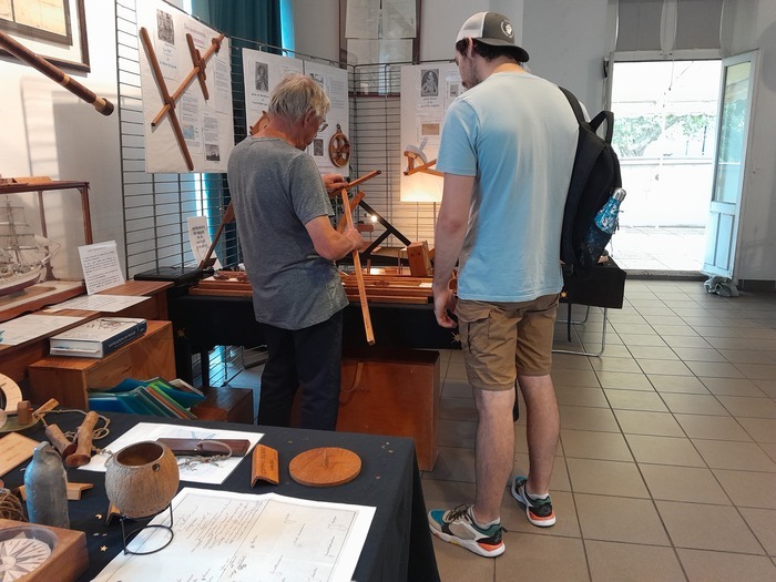 Exposition de re-créations d'instruments de navigation et d'astronomie