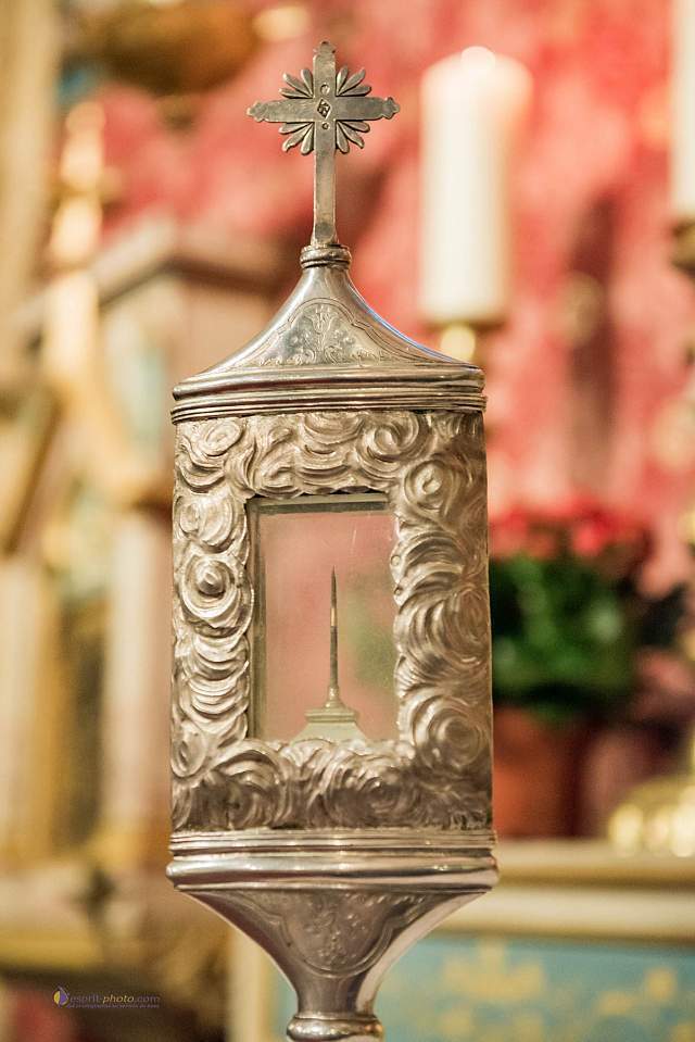 Présentation de la Sainte-Épine par la Confrérie de la Sainte-Épine de Libourne