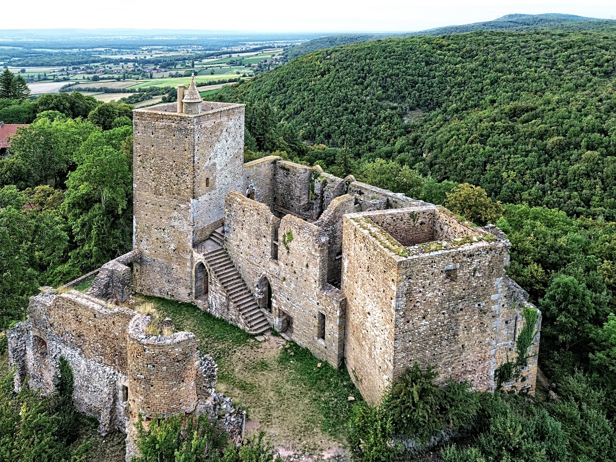 Visite libre du château de Brancion