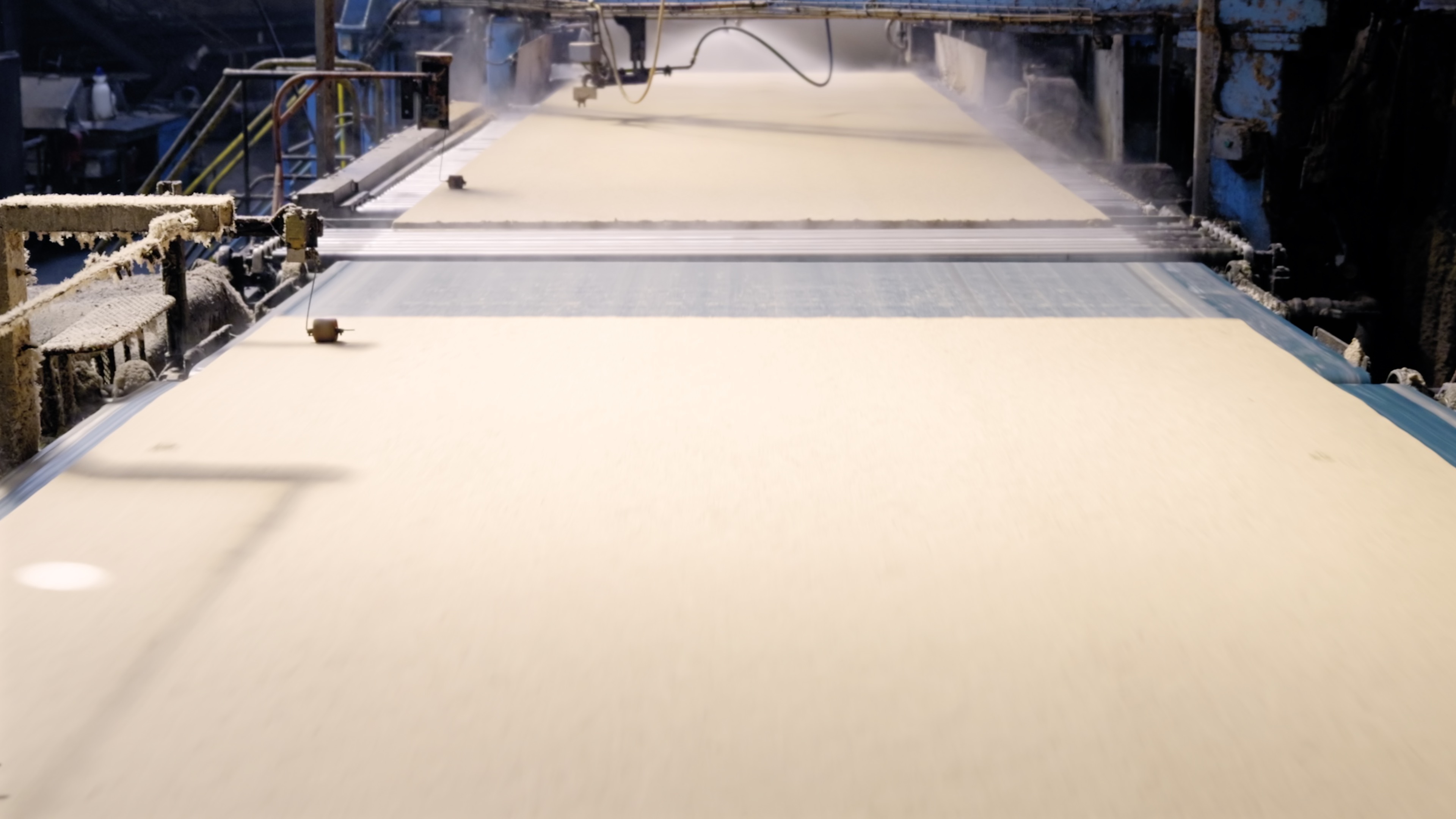 Dans les coulisses de la fabrication des panneaux de fibres