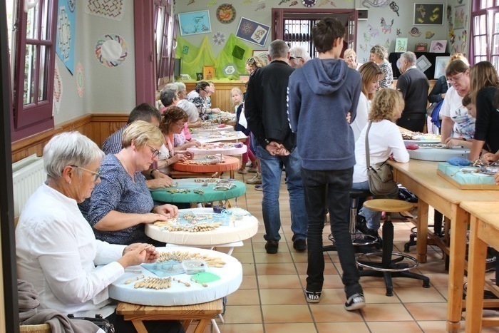 Exposition et démonstrations par les dentelliers et dentellières