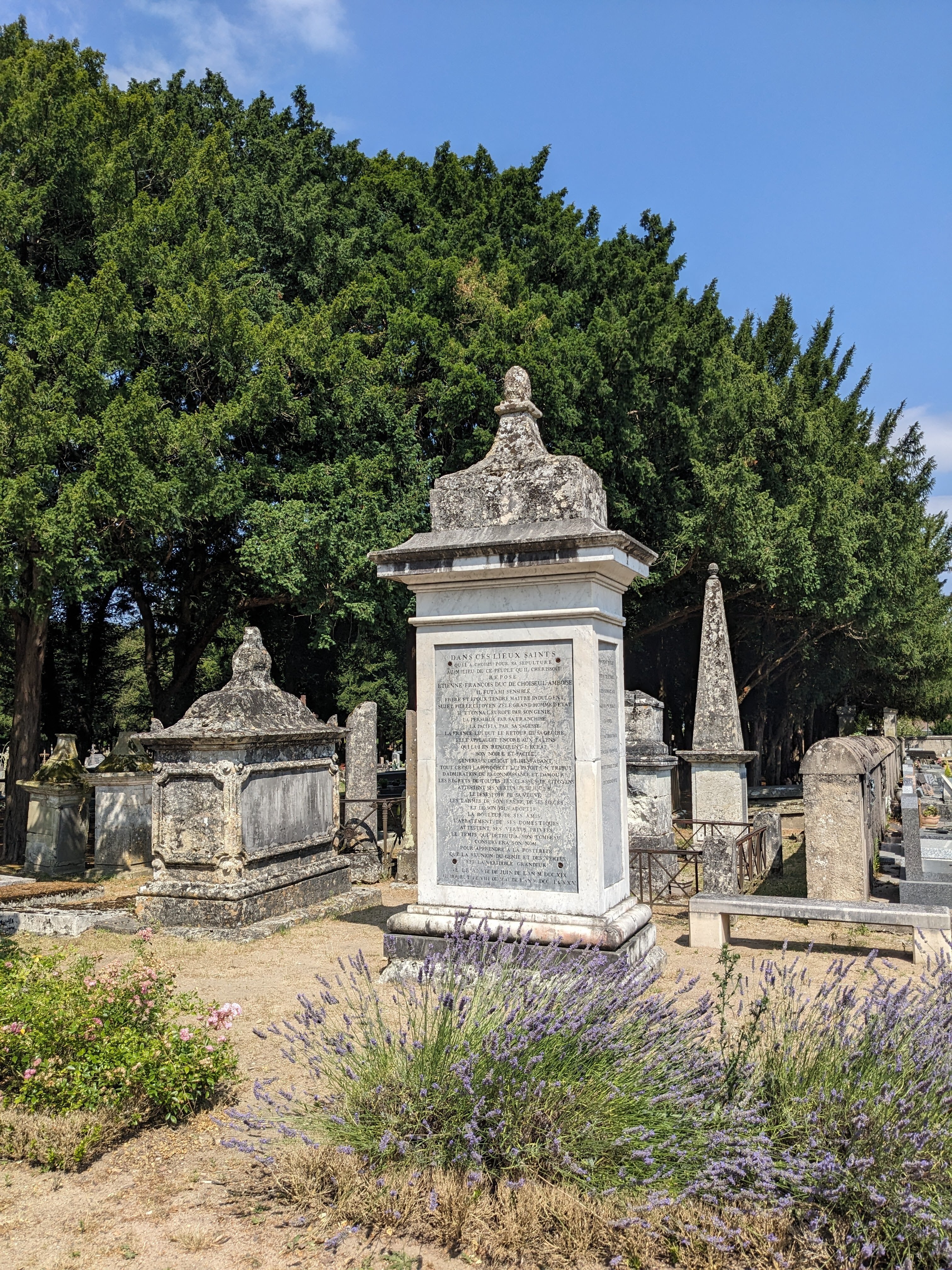 Mémoires architecturales au cimetière d'Amboise
