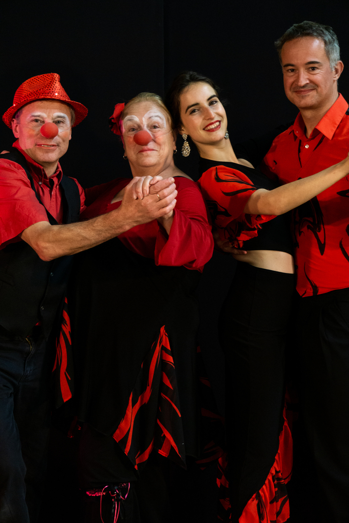 Spectacle musical, dansant, savant et décalé qui évoque la grande histoire du Tango Argentin, de ses origines à nos jours.