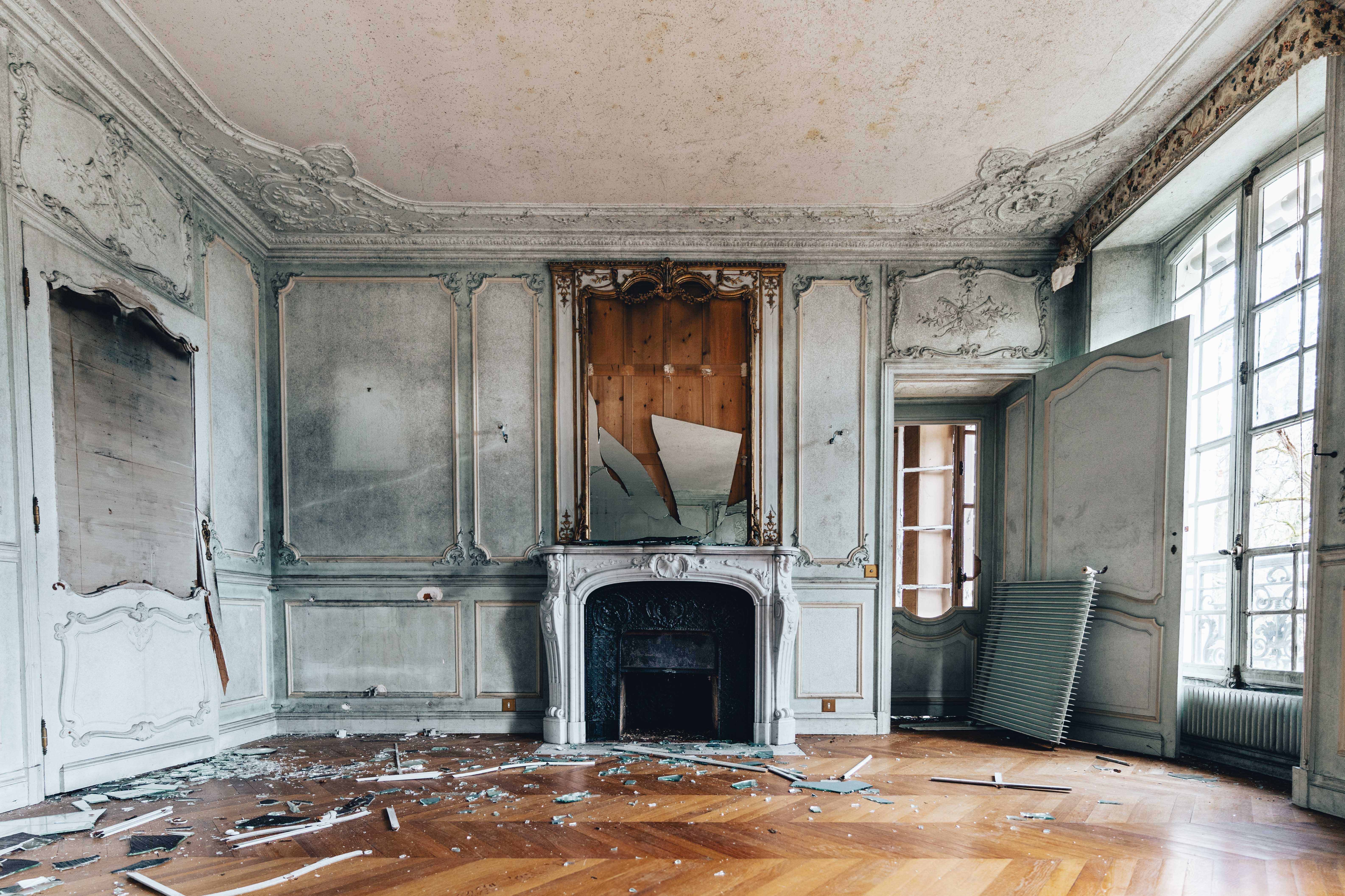 Exposition "De l'ombre à la lumière. Le patrimoine abandonné revisité"