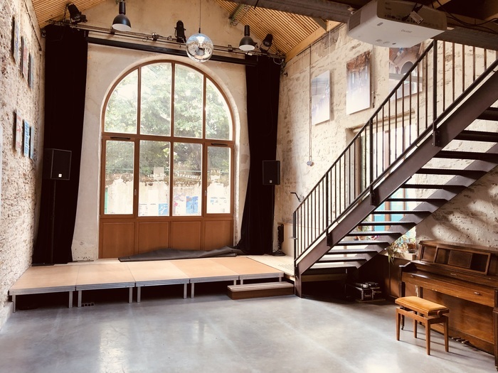 Affiche — Visite commentée de l'Auberge les Bains Douches agrémentée de chansons populaires et contes