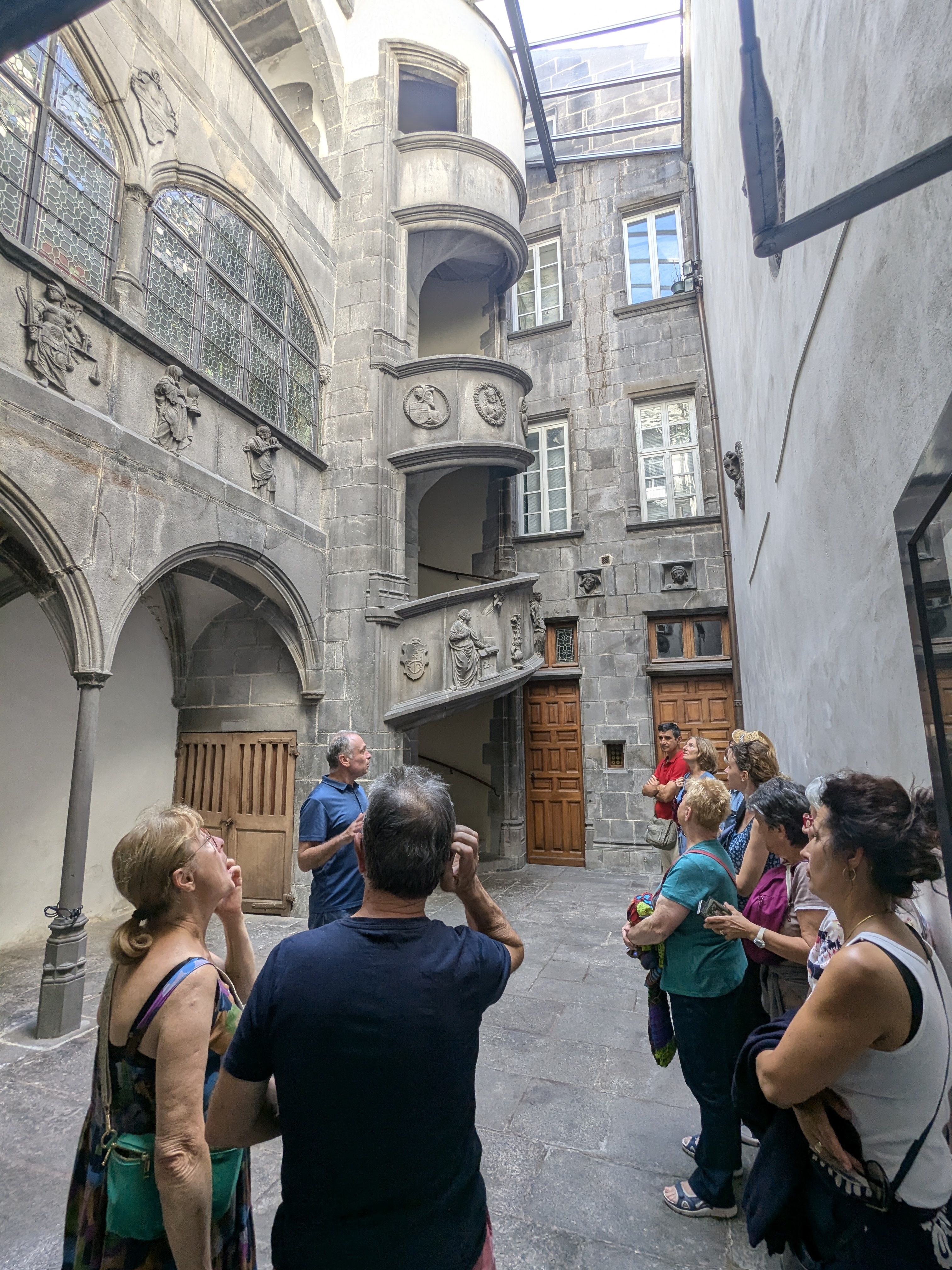 RIOM À TRAVERS LES ÂGES : BALADE HISTORIQUE