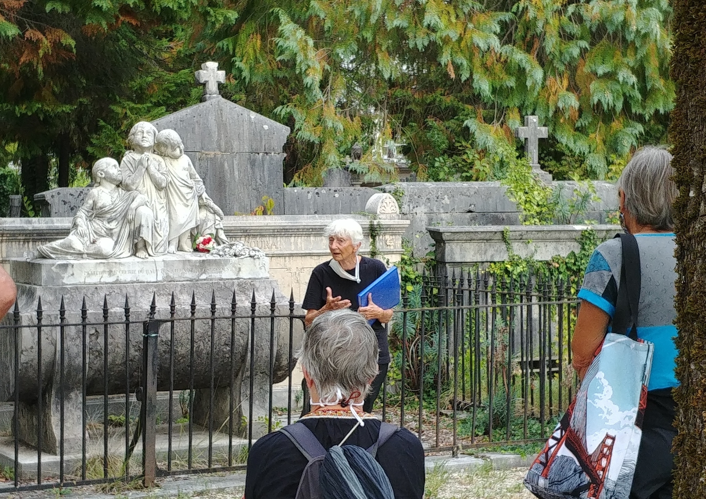 Mémoires de vies, mémoire de ville du XIXe siècle à nos jours, visite guidée au cimetière Saint-Roch par Mao Tourmen