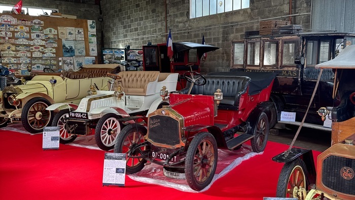 Exposition de voitures anciennes