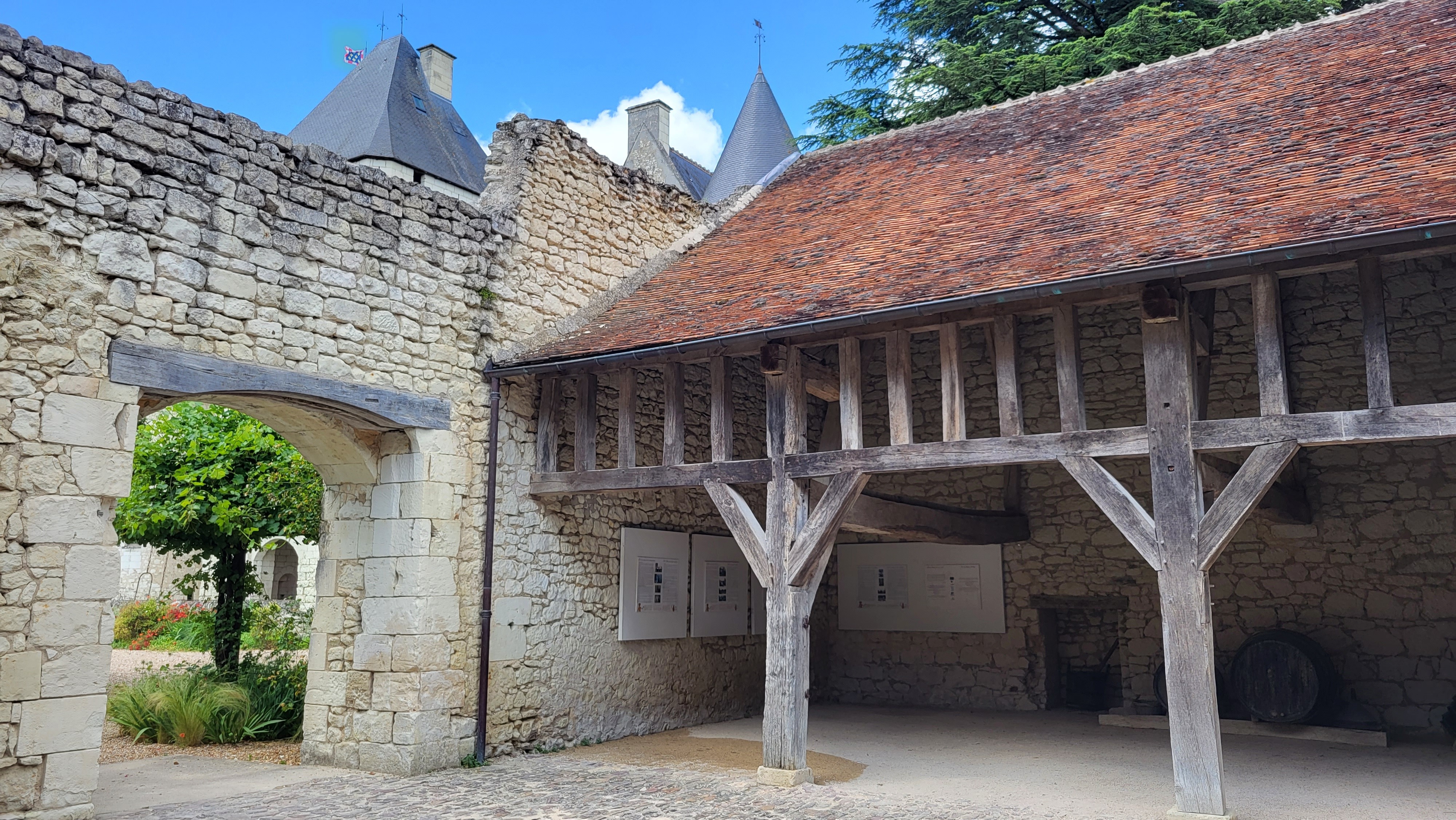 Exposition "Histoire des restaurations du Château du Rivau"