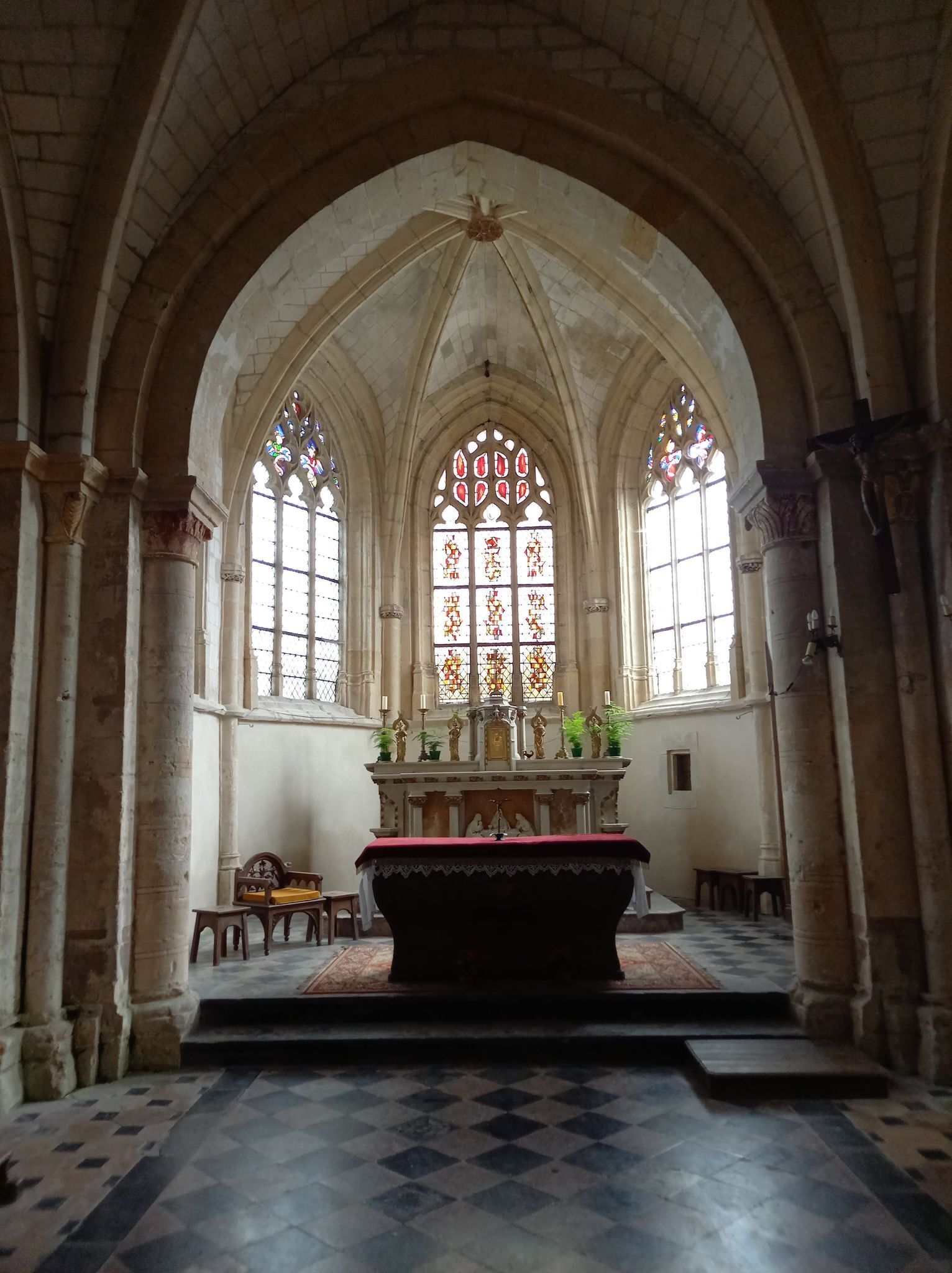 Découverte d'une église romane du XIIe siècle