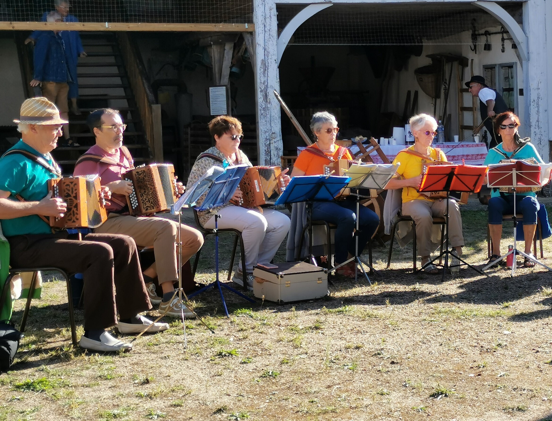 Animation musicale par l'ensemble d'accordéons diatoniques Les Manqu'pas d'Airs