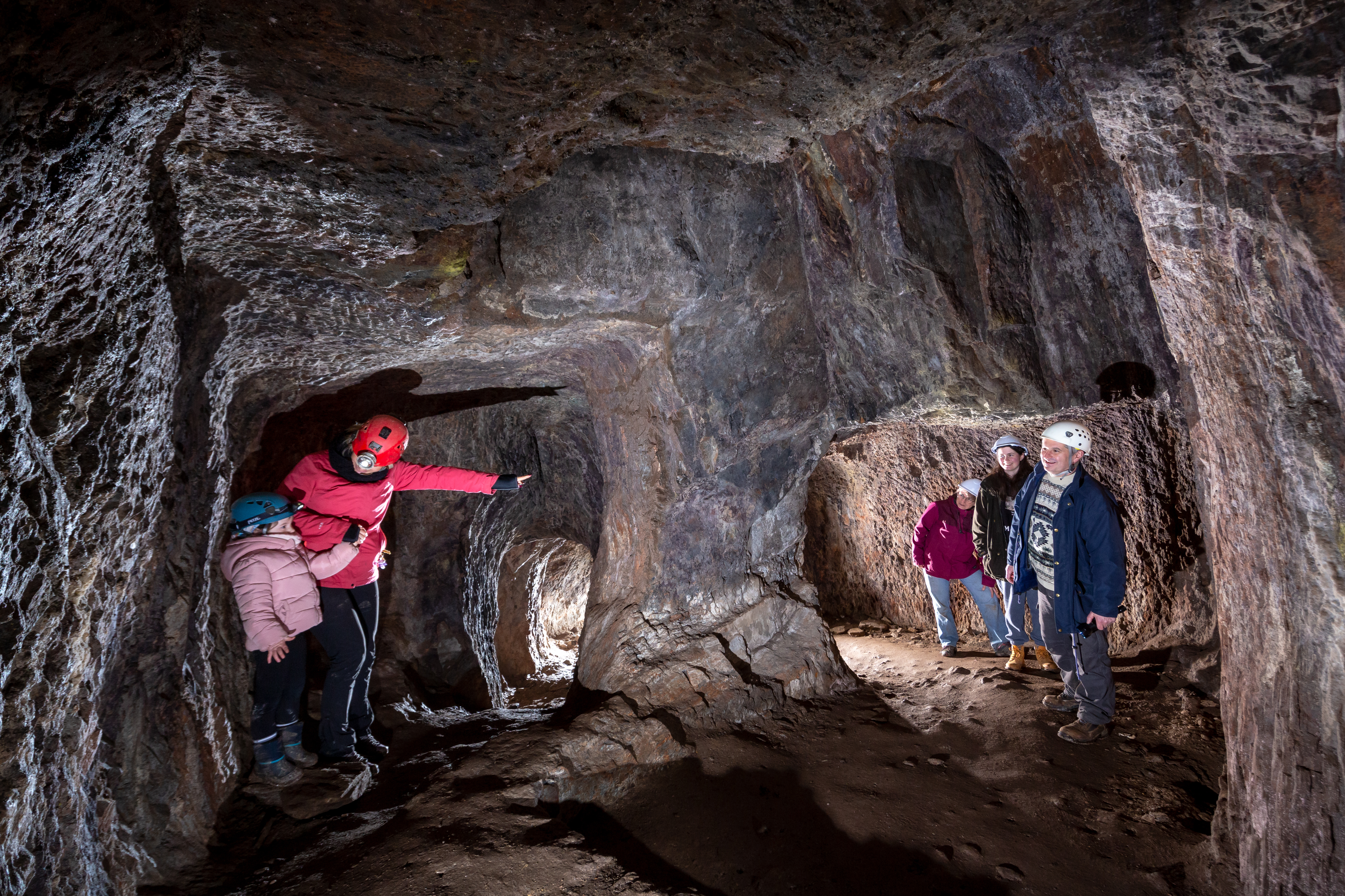 Explorez la mine de Cénomes au cours d'une visite guidée !