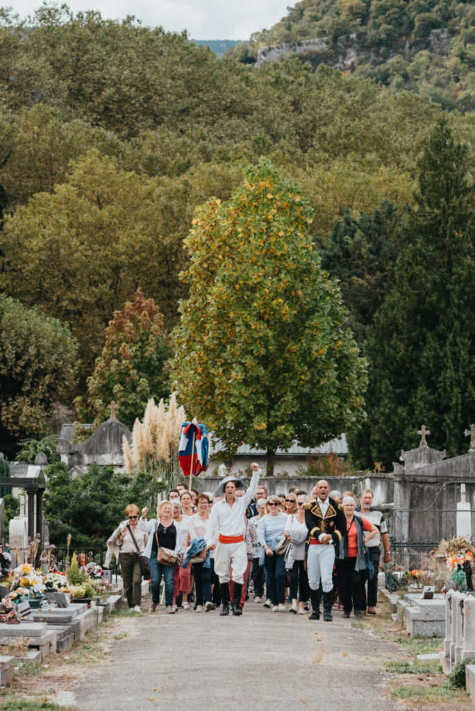 La marche de l’Empereur, visite théâtrale au cimetière Saint-Roch par la Cie de l’Elan Theâtre