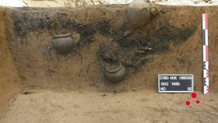 Un atelier qui invite les enfants à reconstituer une stratigraphie à partir de l’histoire d’un site.