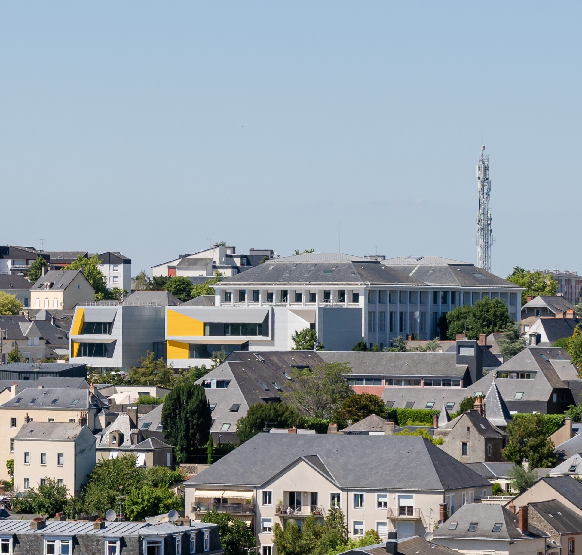 RÉINVENTER UN BÂTIMENT : LE CHANTIER DU 40