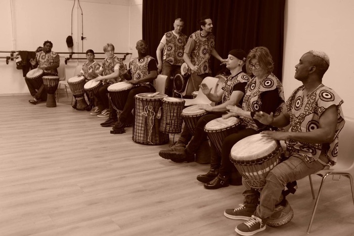 Vibrez au son des percussions