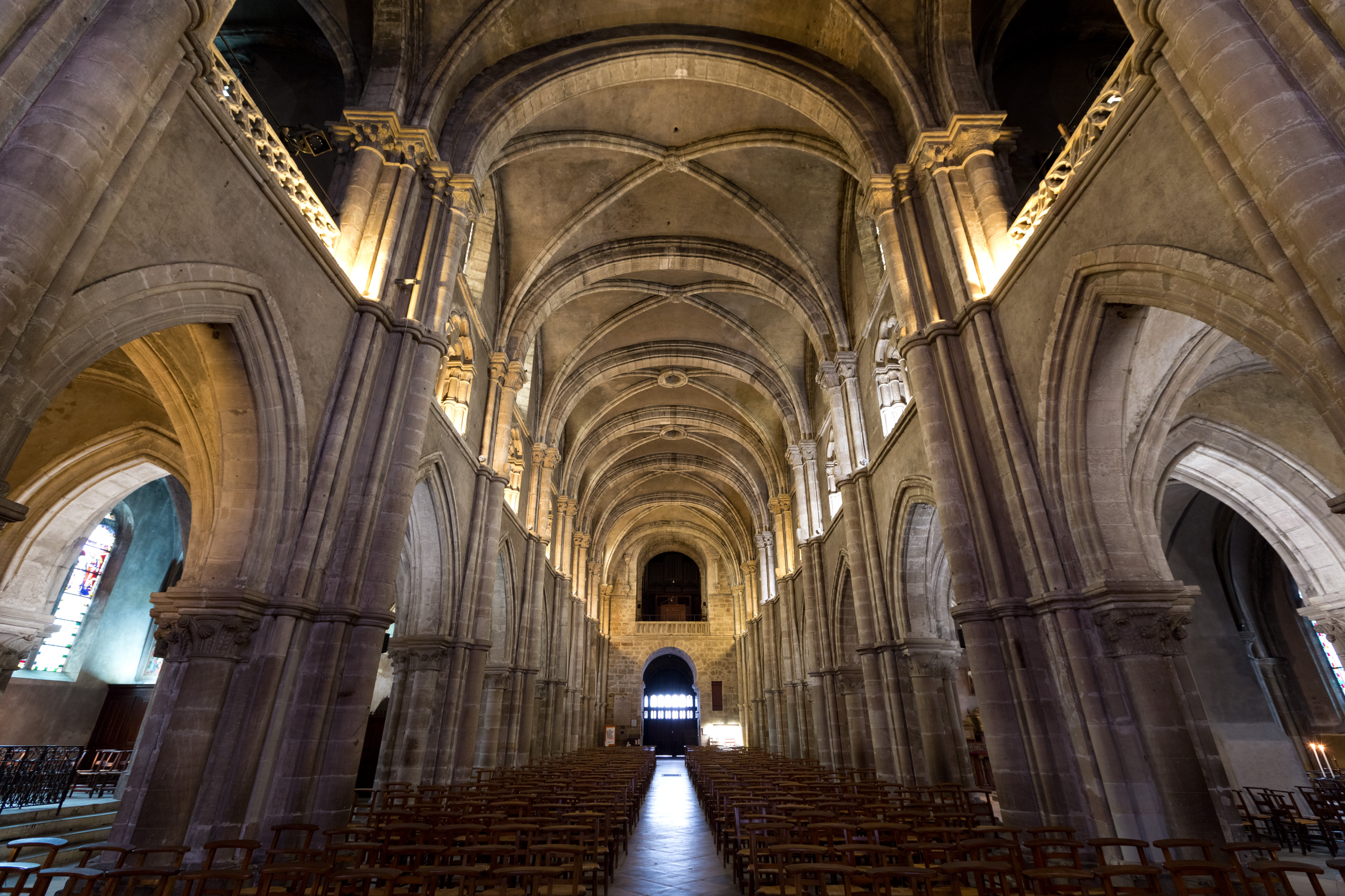 La basilique sculptée : récit d’un art sacré