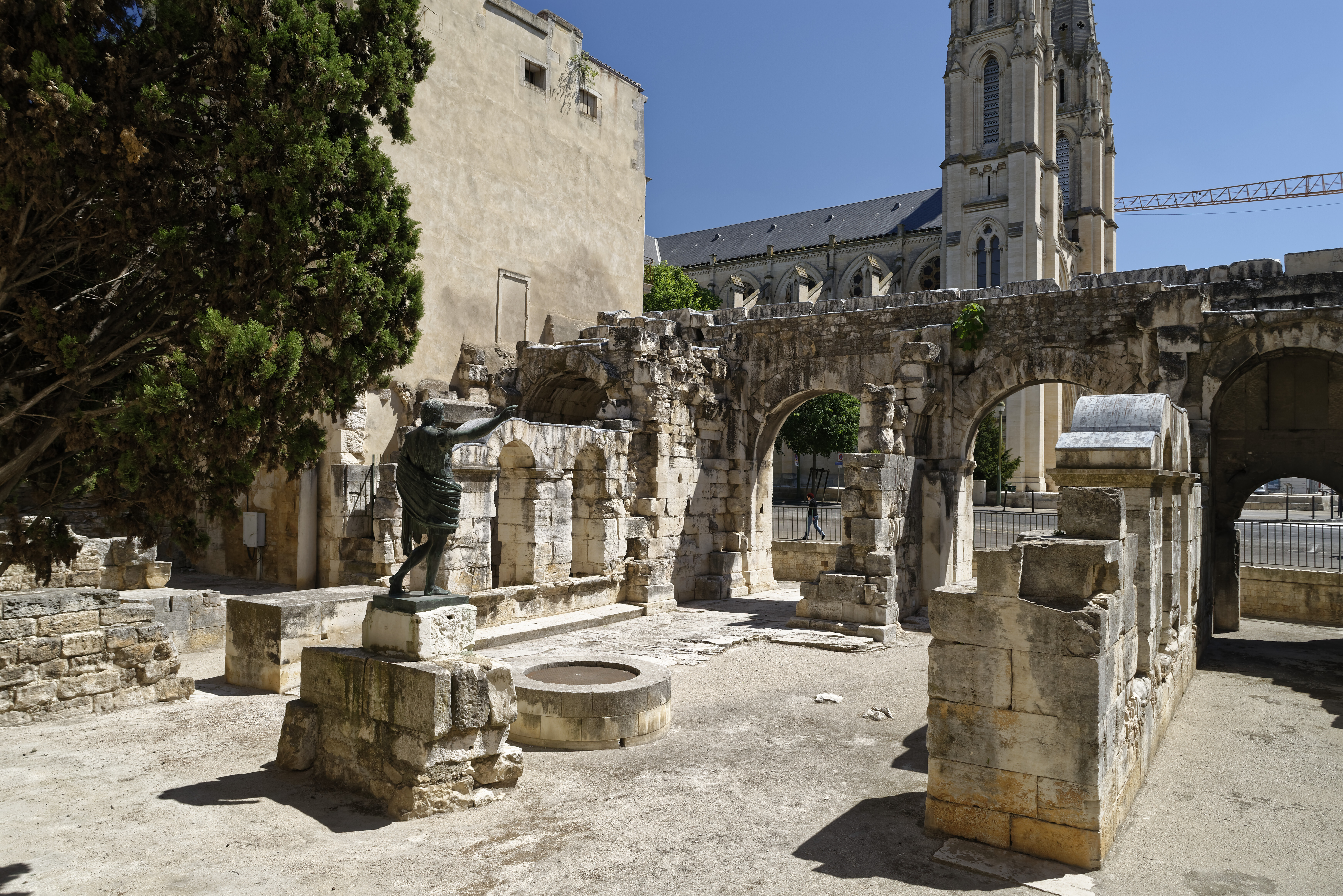 Visite libre de la Porte Auguste (1er s. av. J.-C.)