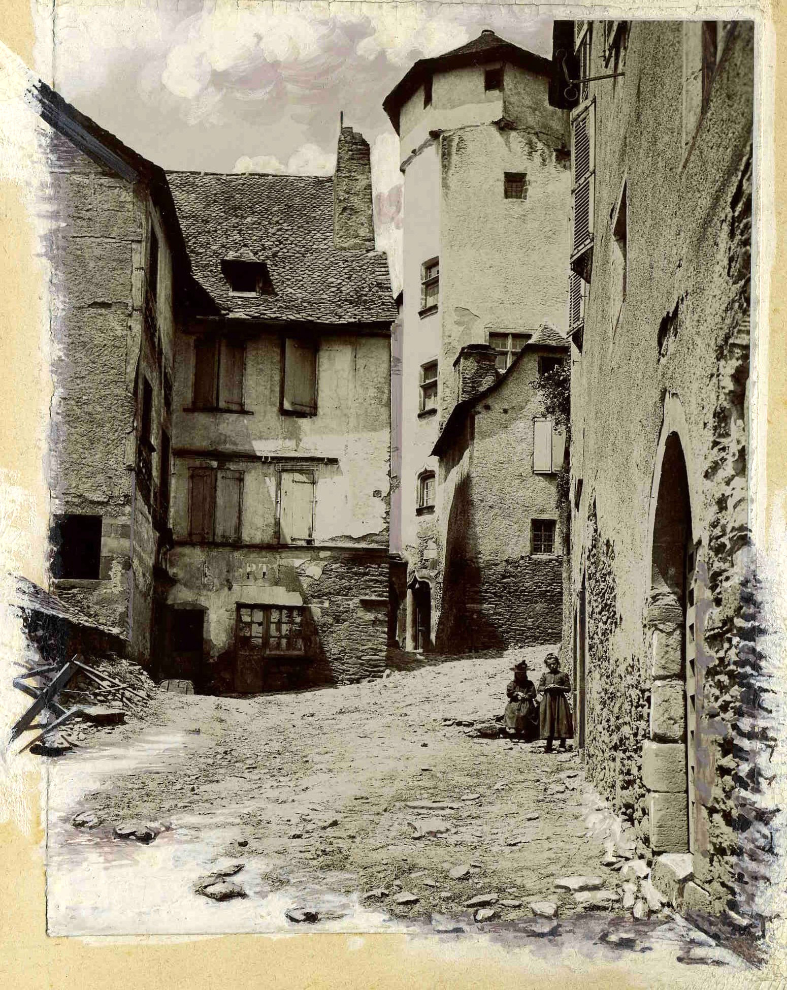 [Visite commentée] Conques hier et aujourd’hui : visite du village en image