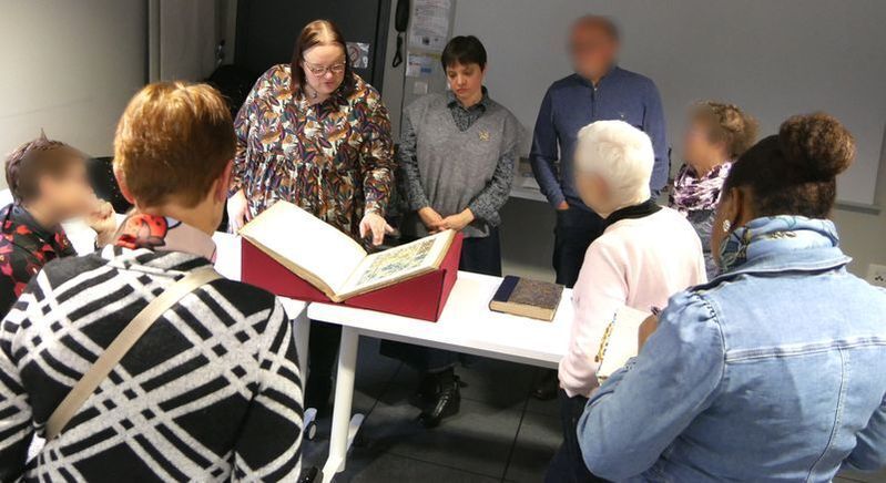 Visite immersive d'une bibliothèque patrimoniale