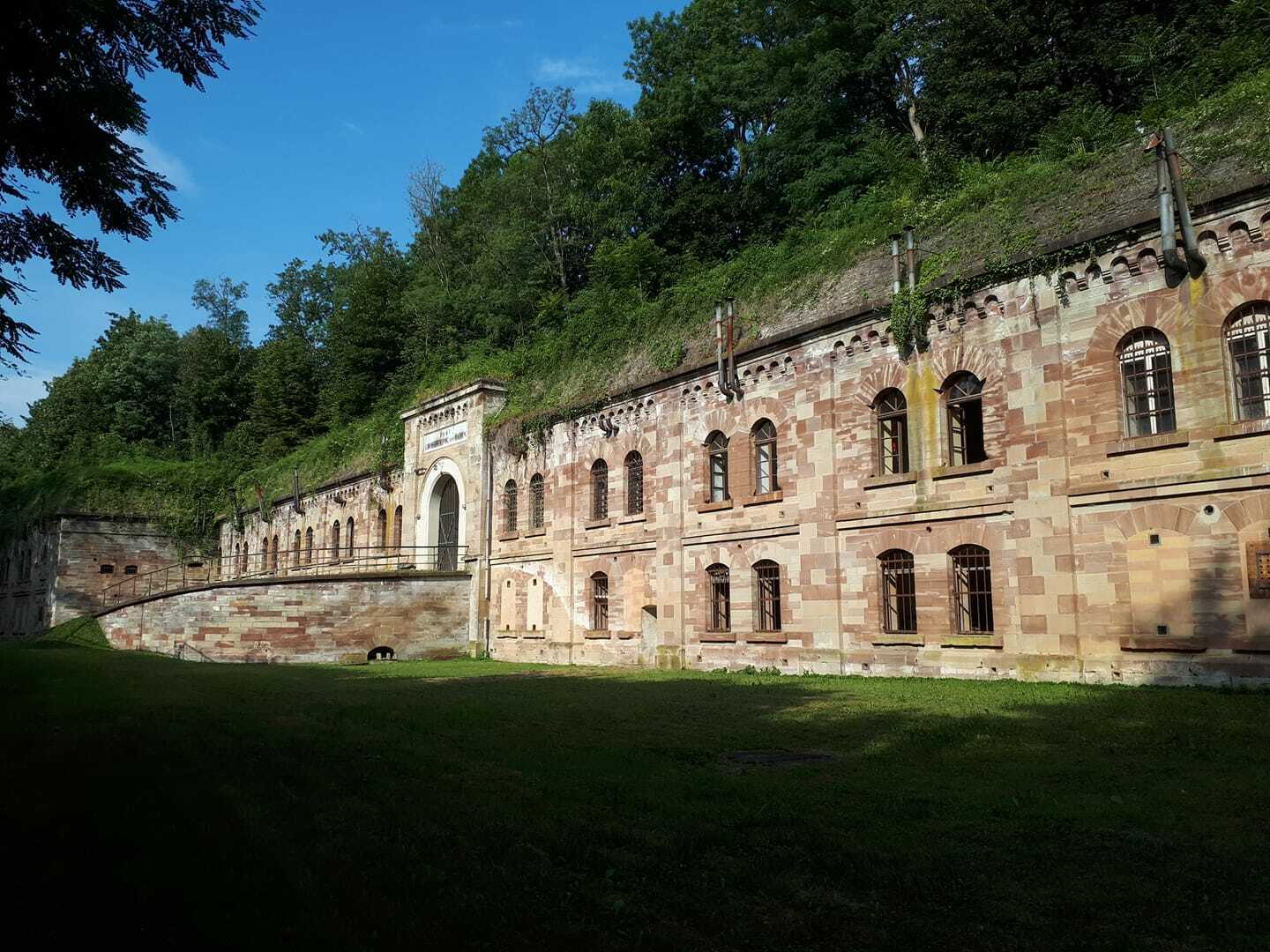 Parcourez un fort allemand du XIXe siècle en pleine nature