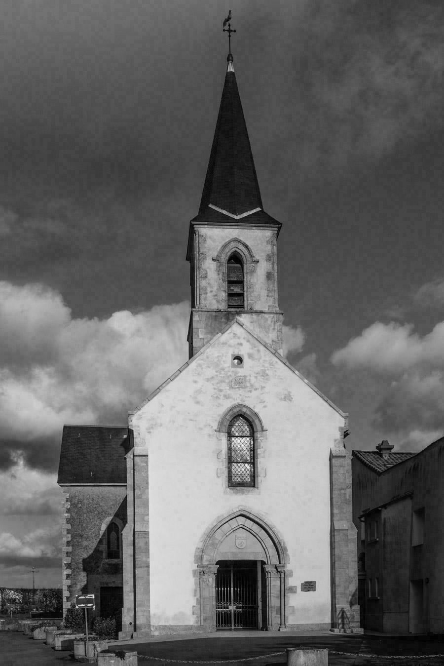 Visite guidée d'une chapelle située sur le chemin de Saint-Jacques-de-Compostelle