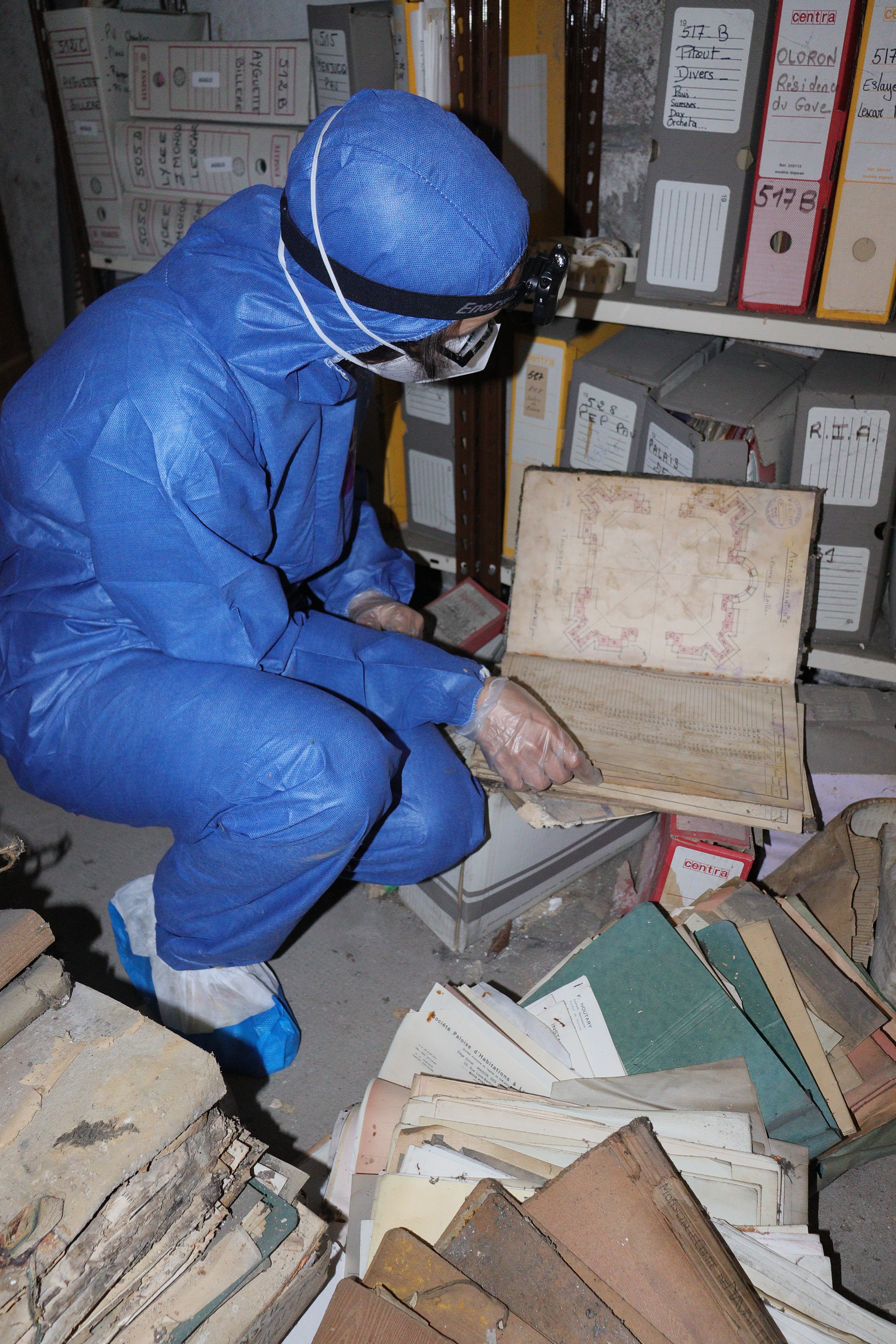 Atelier : dans les coulisses des archives, attention, zone sinistrée !