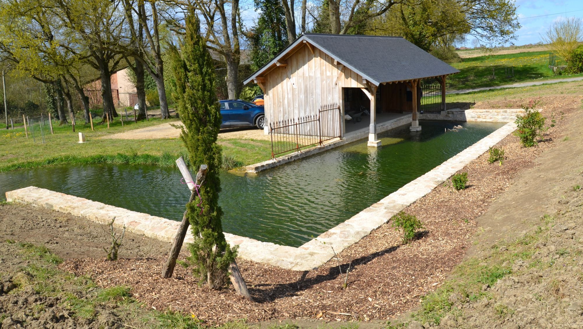 Visite du lavoir-abreuvoir de Montépin