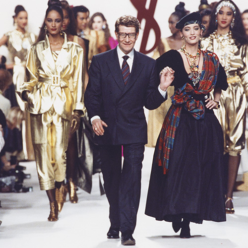 Saint Laurent rive gauche : promenade dans le Paris d’Yves Saint Laurent