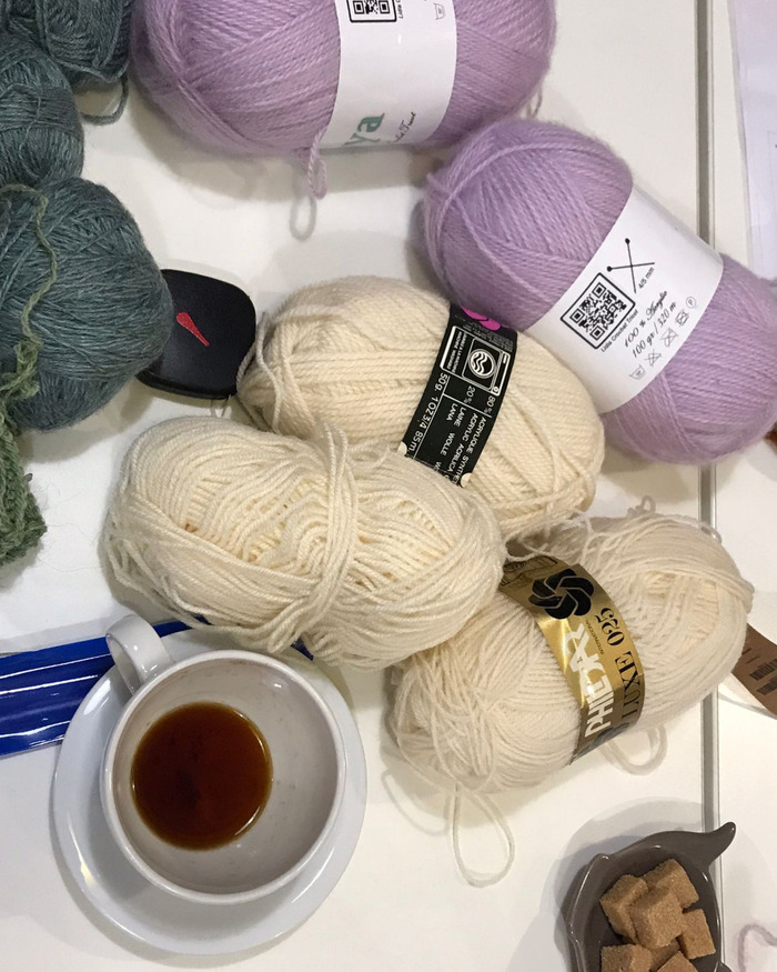 Venez découvrir ou redécouvrir les bases du tricot autour d’un café. L’atelier s’adresse à des débutants et des confirmés.