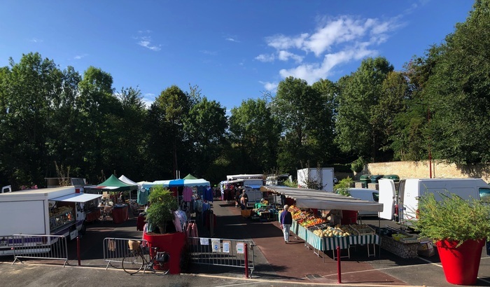 Marché hebdomadaire.