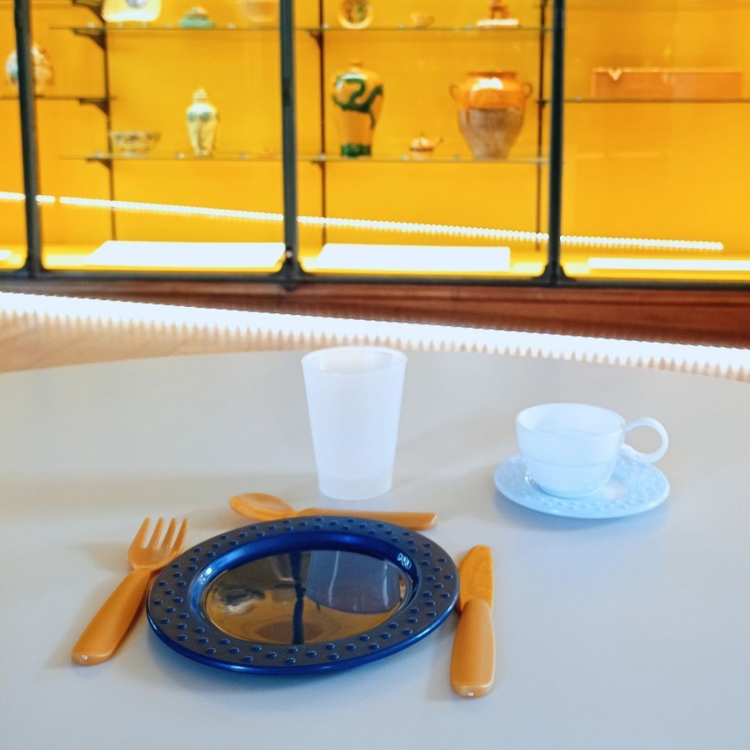Mes premiers pas au musée - Le chien Porcelaine apprend à mettre la table