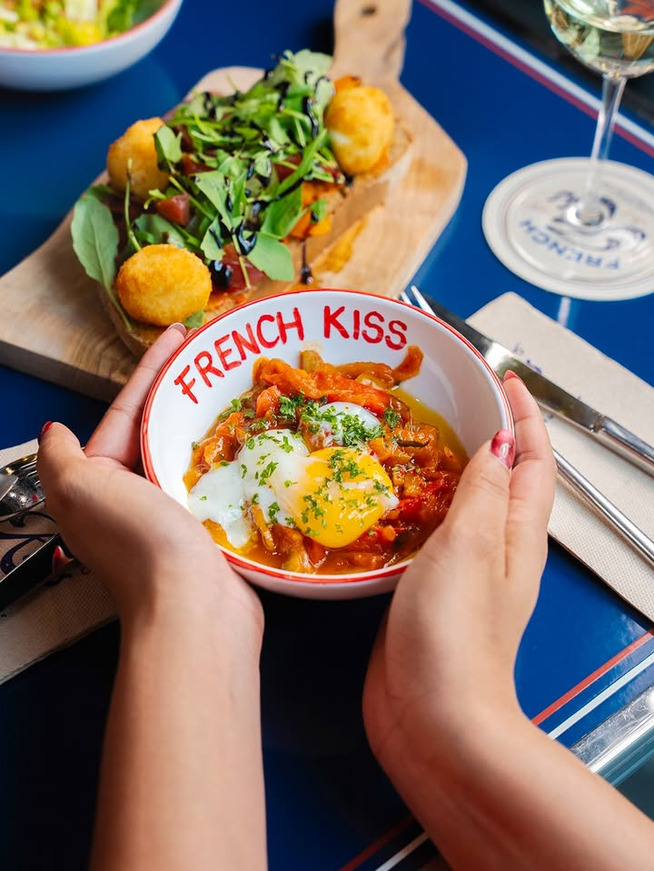 FRENCH KISS