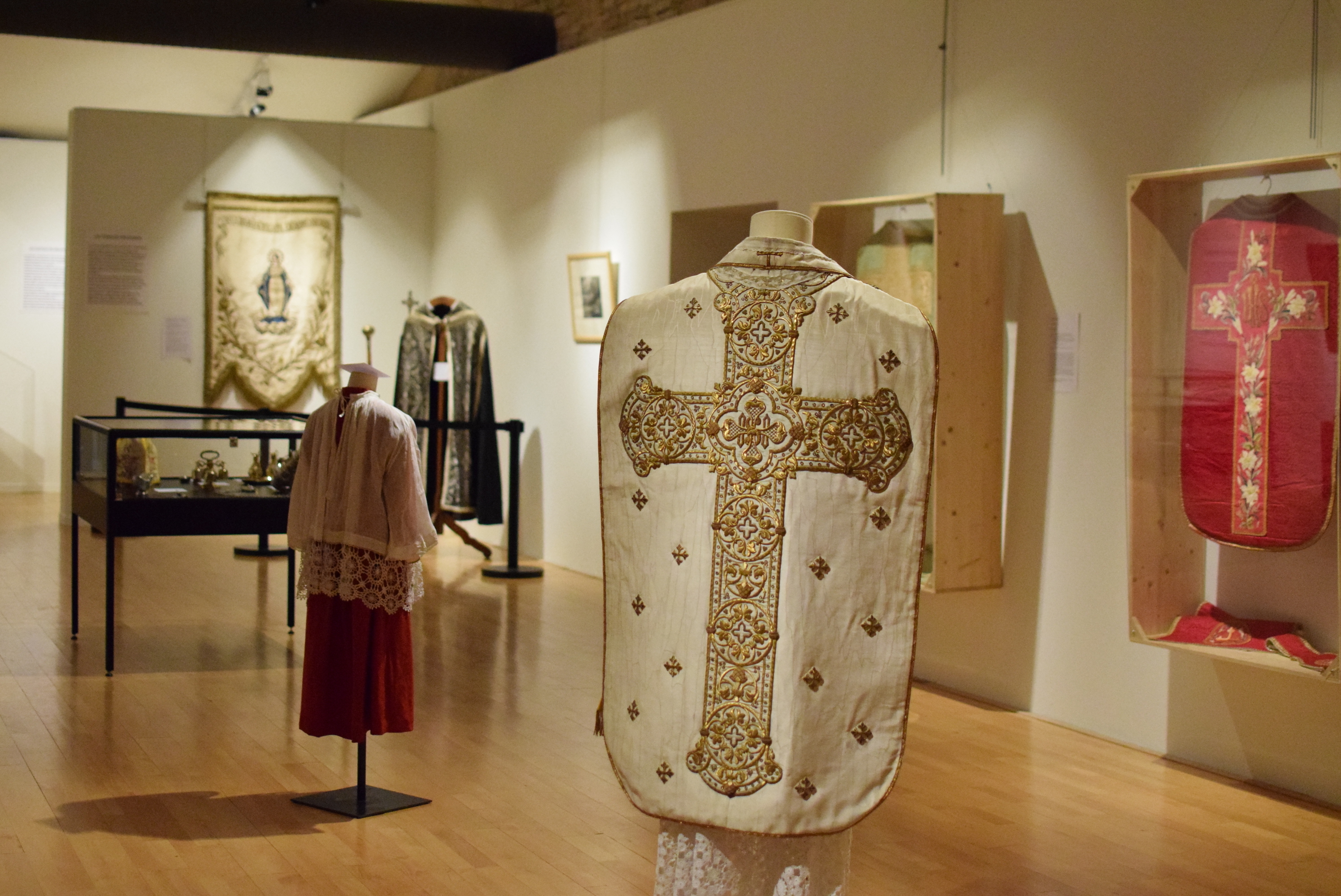 Visite libre de l'exposition « Textiles sacrés, sacrés textiles ! »